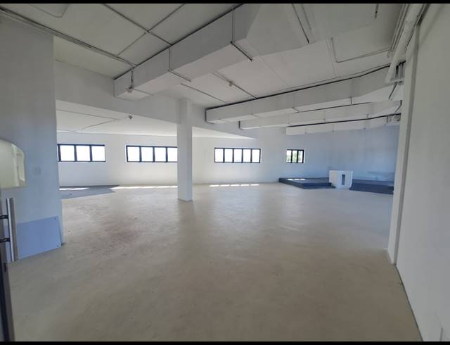 210M² BUSINESS CENTRE TO LET IN SUNNINGDALE